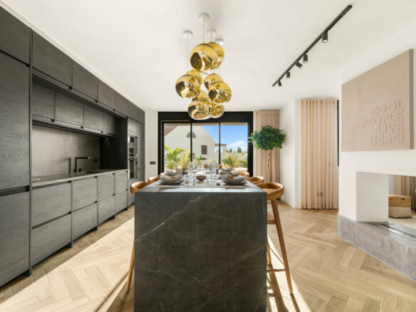 FOR SALE 🏡 Fully Renovated Three-Bedroom Apartment with Outdoor Kitchen Terrace – Nueva Andalucía, Marbella 🇪🇸