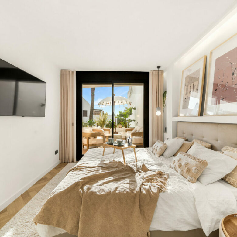 FOR SALE 🏡 Fully Renovated Three-Bedroom Apartment with Outdoor Kitchen Terrace – Nueva Andalucía, Marbella 🇪🇸