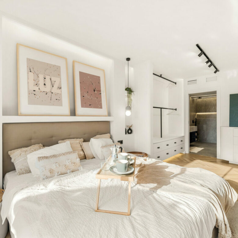 FOR SALE 🏡 Fully Renovated Three-Bedroom Apartment with Outdoor Kitchen Terrace – Nueva Andalucía, Marbella 🇪🇸