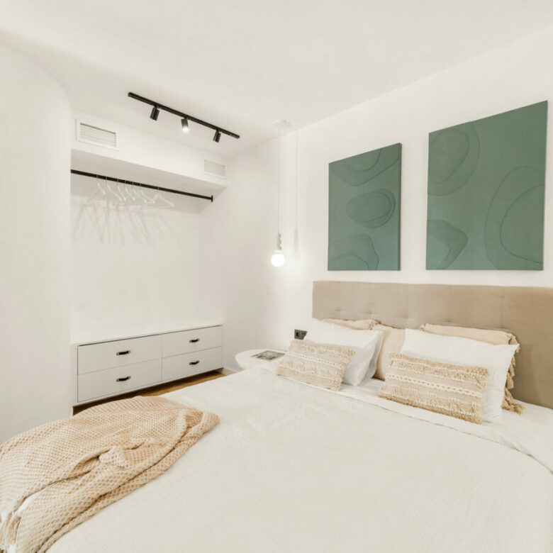 FOR SALE 🏡 Fully Renovated Three-Bedroom Apartment with Outdoor Kitchen Terrace – Nueva Andalucía, Marbella 🇪🇸