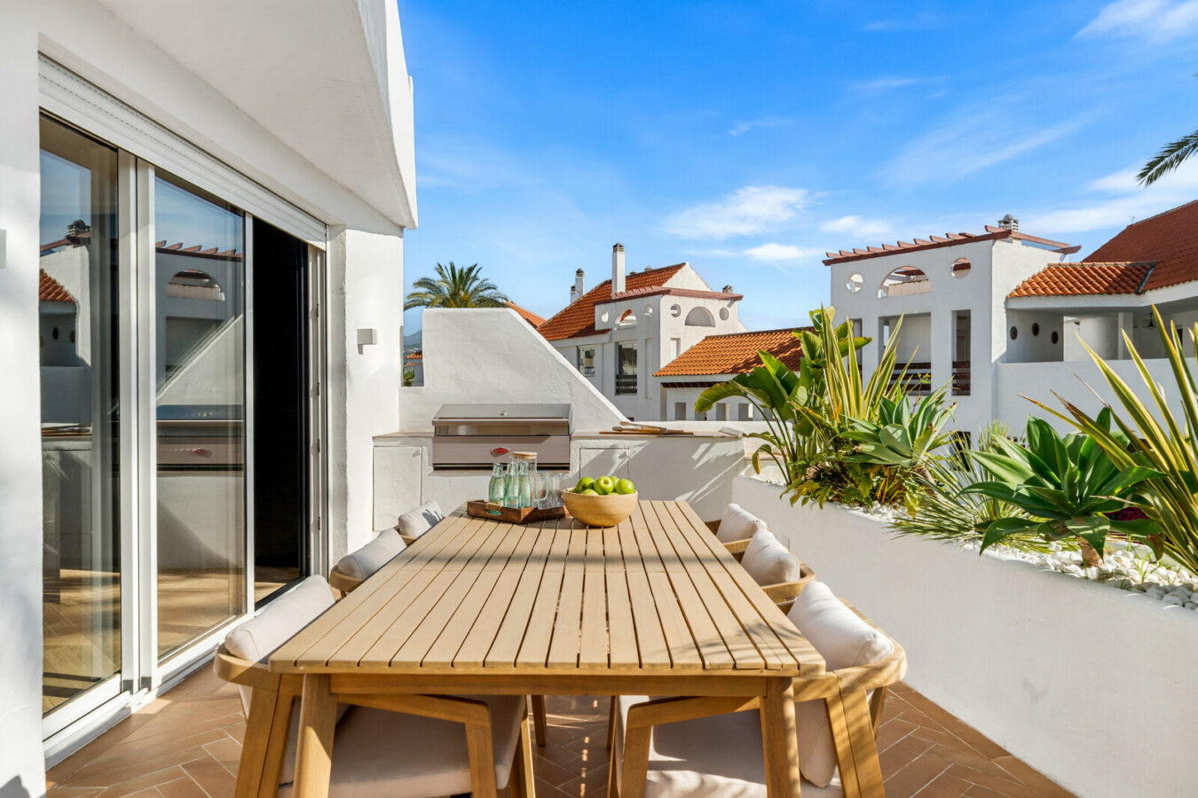 FOR SALE 🏡 Fully Renovated Three-Bedroom Apartment with Outdoor Kitchen Terrace – Nueva Andalucía, Marbella 🇪🇸