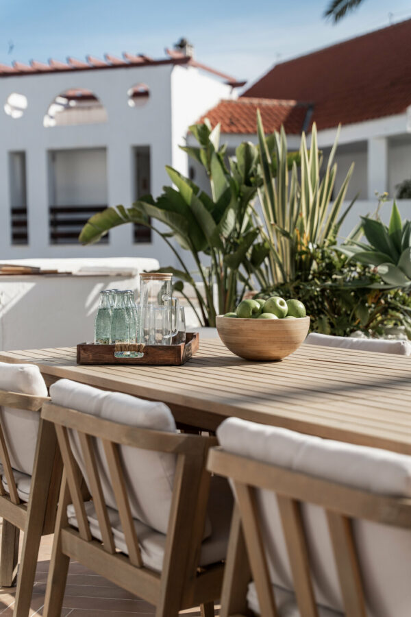FOR SALE 🏡 Fully Renovated Three-Bedroom Apartment with Outdoor Kitchen Terrace – Nueva Andalucía, Marbella 🇪🇸
