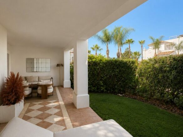 FOR SALE 🏡 Single-Level Ground Floor Apartment with Private Terrace and Garden Access – Sierra Blanca, Marbella Golden Mile 🇪🇸