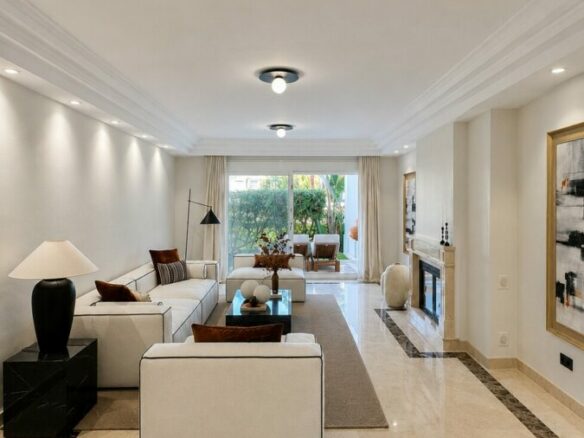 FOR SALE 🏡 Single-Level Ground Floor Apartment with Private Terrace and Garden Access – Sierra Blanca, Marbella Golden Mile 🇪🇸
