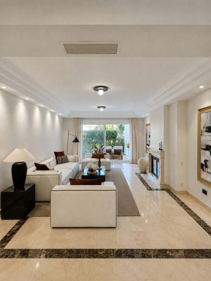 FOR SALE 🏡 Single-Level Ground Floor Apartment with Private Terrace and Garden Access – Sierra Blanca, Marbella Golden Mile 🇪🇸