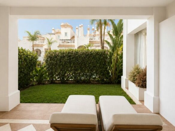 FOR SALE 🏡 Single-Level Ground Floor Apartment with Private Terrace and Garden Access – Sierra Blanca, Marbella Golden Mile 🇪🇸