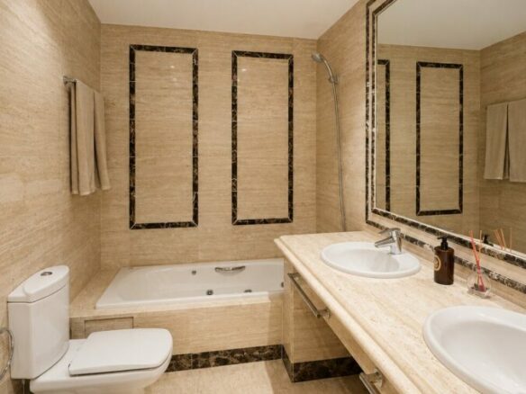 FOR SALE 🏡 Single-Level Ground Floor Apartment with Private Terrace and Garden Access – Sierra Blanca, Marbella Golden Mile 🇪🇸