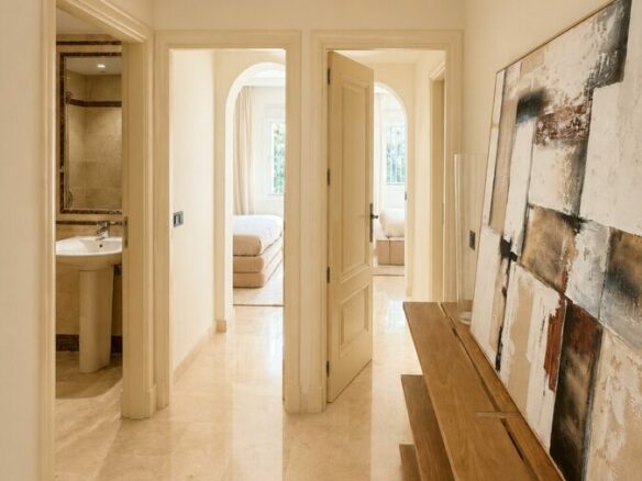 FOR SALE 🏡 Single-Level Ground Floor Apartment with Private Terrace and Garden Access – Sierra Blanca, Marbella Golden Mile 🇪🇸