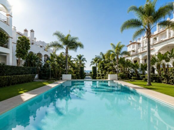 FOR SALE 🏡 Single-Level Ground Floor Apartment with Private Terrace and Garden Access – Sierra Blanca, Marbella Golden Mile 🇪🇸