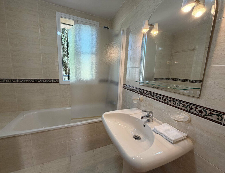 FOR SALE 🏡 Furnished Two-Bedroom Apartment on the Golf with South Terrace and Garage – Torrequebrada, Benalmádena 🇪🇸