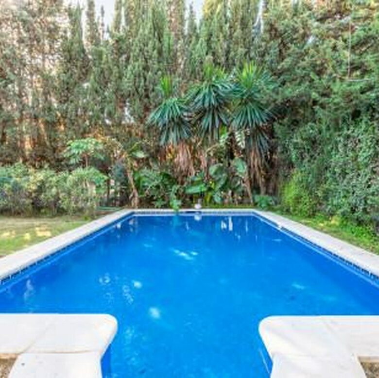 FOR SALE 🏡 Beachside Villa to Renovate 300 m from the Sand and the Marina – Artola, Marbella East 🇪🇸