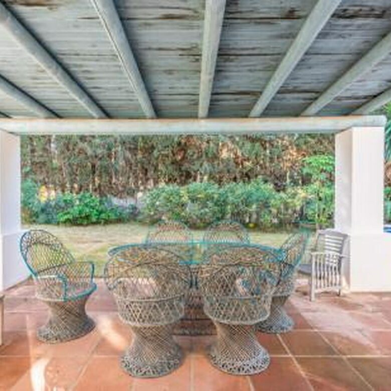 FOR SALE 🏡 Beachside Villa to Renovate 300 m from the Sand and the Marina – Artola, Marbella East 🇪🇸