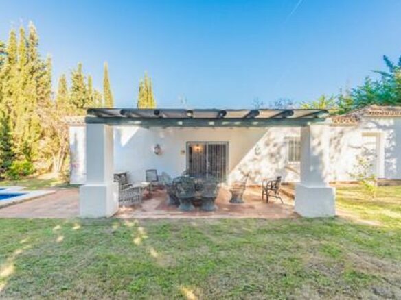 FOR SALE 🏡 Beachside Villa to Renovate 300 m from the Sand and the Marina – Artola, Marbella East 🇪🇸
