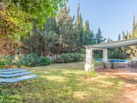 FOR SALE 🏡 Beachside Villa to Renovate 300 m from the Sand and the Marina – Artola, Marbella East 🇪🇸