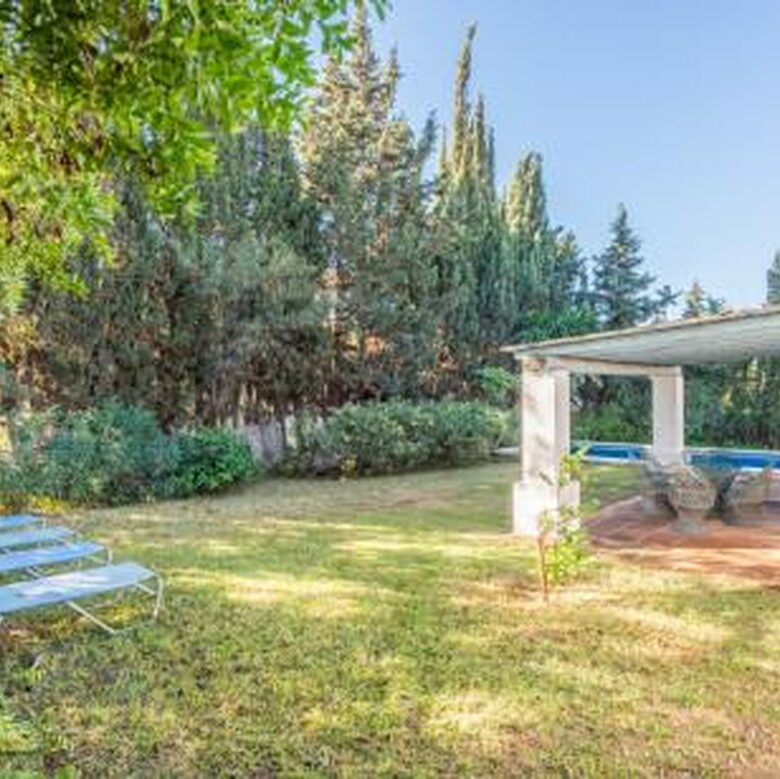 FOR SALE 🏡 Beachside Villa to Renovate 300 m from the Sand and the Marina – Artola, Marbella East 🇪🇸