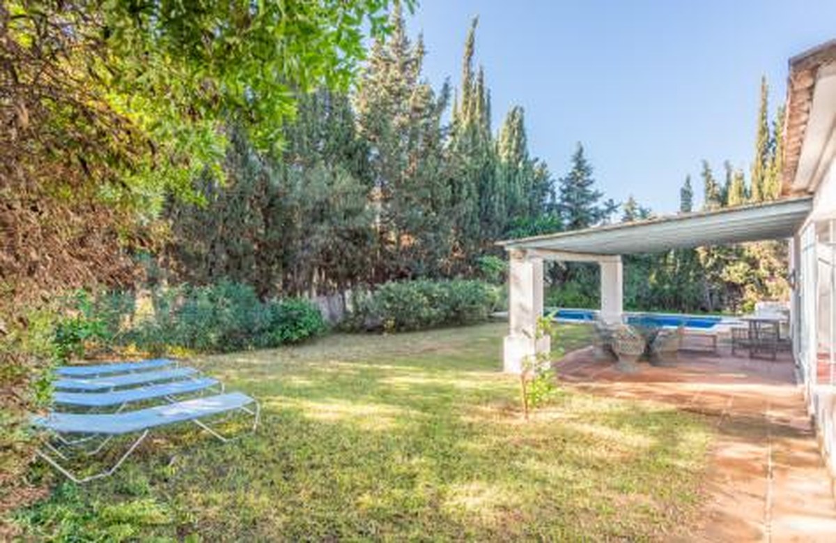FOR SALE 🏡 Beachside Villa to Renovate 300 m from the Sand and the Marina – Artola, Marbella East 🇪🇸
