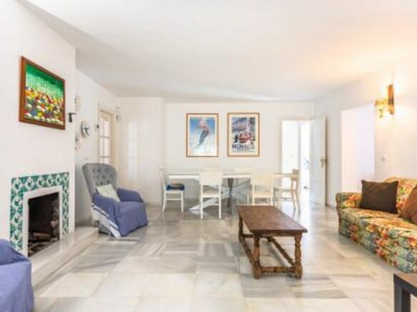 FOR SALE 🏡 Beachside Villa to Renovate 300 m from the Sand and the Marina – Artola, Marbella East 🇪🇸