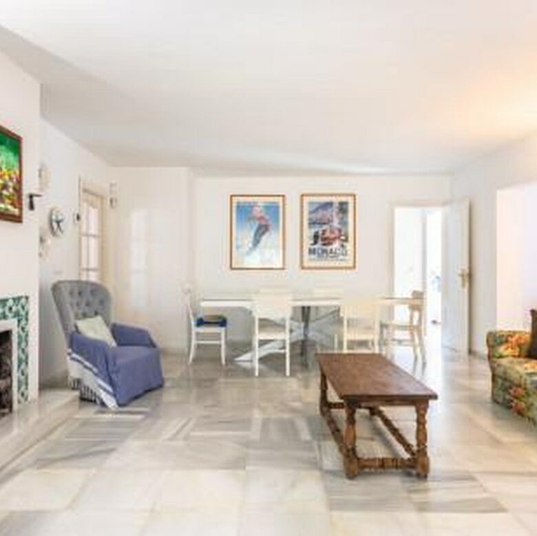 FOR SALE 🏡 Beachside Villa to Renovate 300 m from the Sand and the Marina – Artola, Marbella East 🇪🇸