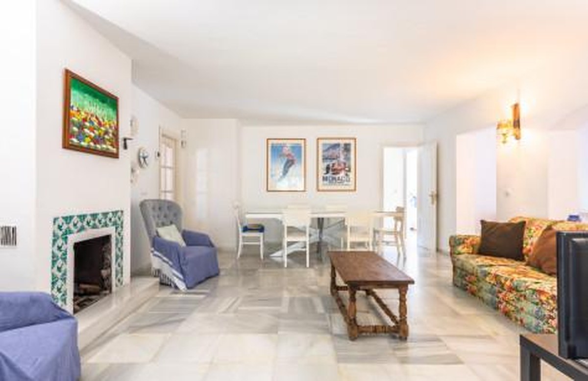 FOR SALE 🏡 Beachside Villa to Renovate 300 m from the Sand and the Marina – Artola, Marbella East 🇪🇸