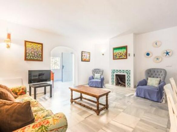 FOR SALE 🏡 Beachside Villa to Renovate 300 m from the Sand and the Marina – Artola, Marbella East 🇪🇸