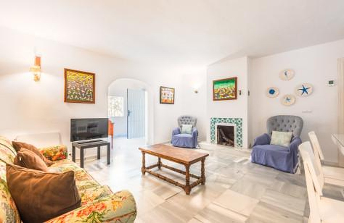 FOR SALE 🏡 Beachside Villa to Renovate 300 m from the Sand and the Marina – Artola, Marbella East 🇪🇸