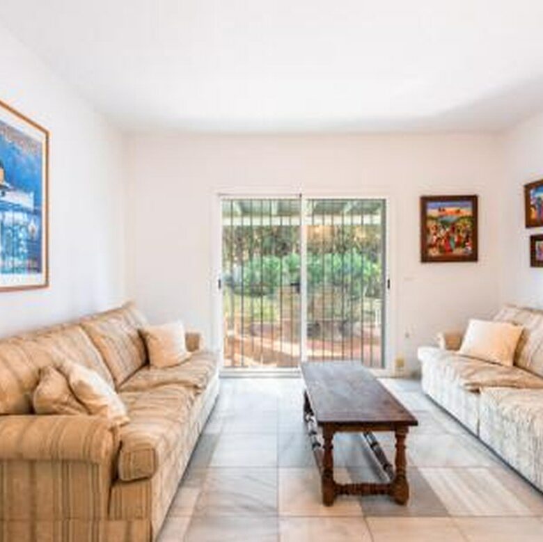 FOR SALE 🏡 Beachside Villa to Renovate 300 m from the Sand and the Marina – Artola, Marbella East 🇪🇸
