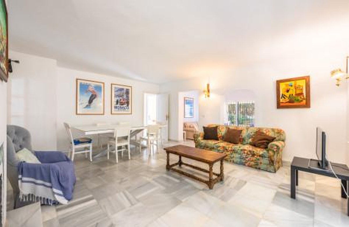 FOR SALE 🏡 Beachside Villa to Renovate 300 m from the Sand and the Marina – Artola, Marbella East 🇪🇸