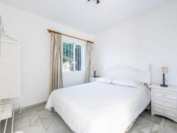 FOR SALE 🏡 Beachside Villa to Renovate 300 m from the Sand and the Marina – Artola, Marbella East 🇪🇸