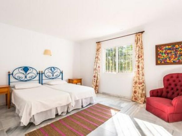 FOR SALE 🏡 Beachside Villa to Renovate 300 m from the Sand and the Marina – Artola, Marbella East 🇪🇸