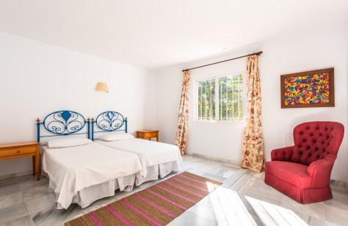 FOR SALE 🏡 Beachside Villa to Renovate 300 m from the Sand and the Marina – Artola, Marbella East 🇪🇸