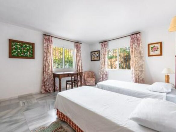 FOR SALE 🏡 Beachside Villa to Renovate 300 m from the Sand and the Marina – Artola, Marbella East 🇪🇸