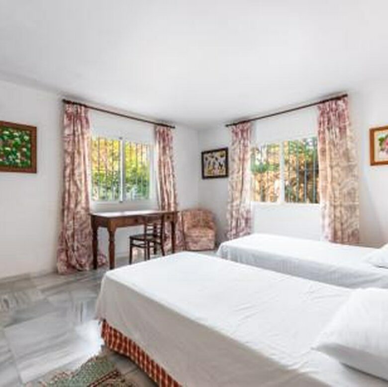 FOR SALE 🏡 Beachside Villa to Renovate 300 m from the Sand and the Marina – Artola, Marbella East 🇪🇸