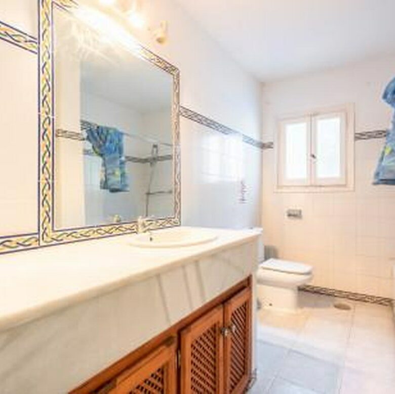 FOR SALE 🏡 Beachside Villa to Renovate 300 m from the Sand and the Marina – Artola, Marbella East 🇪🇸