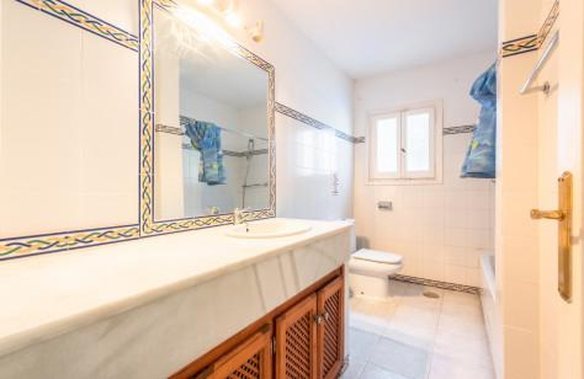 FOR SALE 🏡 Beachside Villa to Renovate 300 m from the Sand and the Marina – Artola, Marbella East 🇪🇸