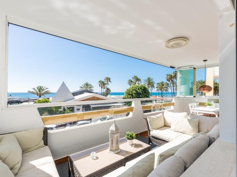beachfront-apartment-san-pedro-de-alcantara-01 FOR SALE 🏡 Beachfront Apartment with Sea Views and Covered Terrace on the Promenade – San Pedro de Alcántara, Marbella 🇪🇸