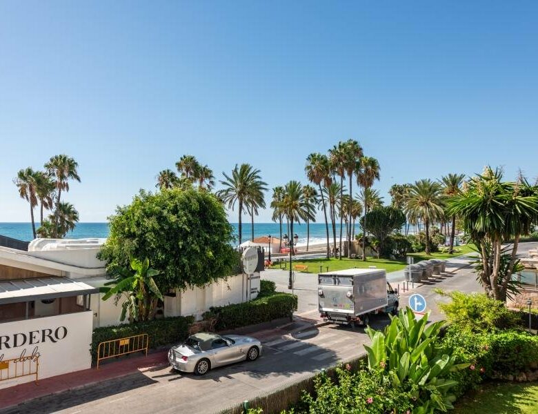 FOR SALE 🏡 Beachfront Apartment with Sea Views and Covered Terrace on the Promenade – San Pedro de Alcántara, Marbella 🇪🇸