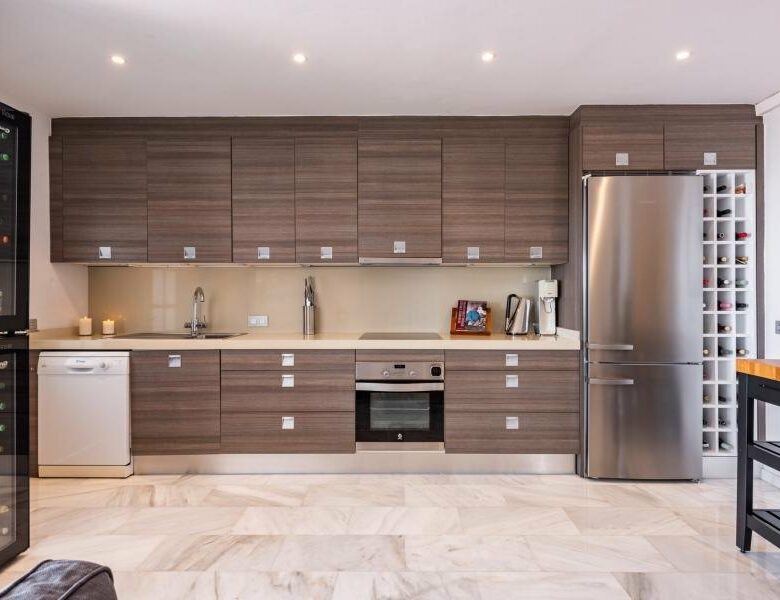 FOR SALE 🏡 Beachfront Apartment with Sea Views and Covered Terrace on the Promenade – San Pedro de Alcántara, Marbella 🇪🇸