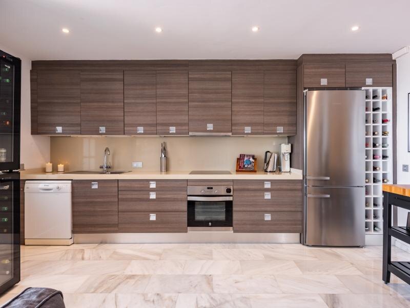 FOR SALE 🏡 Beachfront Apartment with Sea Views and Covered Terrace on the Promenade – San Pedro de Alcántara, Marbella 🇪🇸