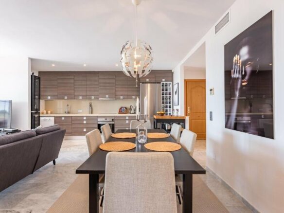 FOR SALE 🏡 Beachfront Apartment with Sea Views and Covered Terrace on the Promenade – San Pedro de Alcántara, Marbella 🇪🇸