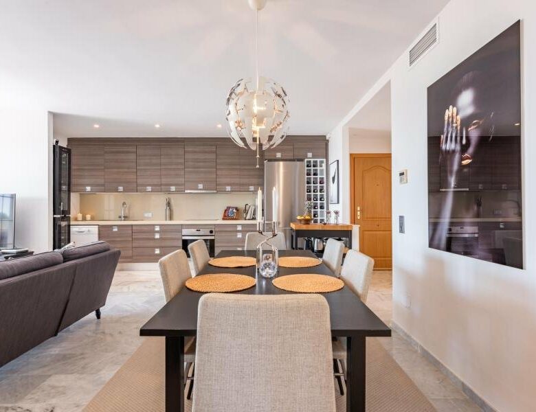 FOR SALE 🏡 Beachfront Apartment with Sea Views and Covered Terrace on the Promenade – San Pedro de Alcántara, Marbella 🇪🇸