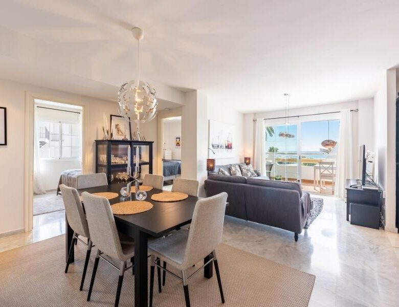 FOR SALE 🏡 Beachfront Apartment with Sea Views and Covered Terrace on the Promenade – San Pedro de Alcántara, Marbella 🇪🇸