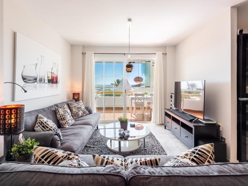 FOR SALE 🏡 Beachfront Apartment with Sea Views and Covered Terrace on the Promenade – San Pedro de Alcántara, Marbella 🇪🇸