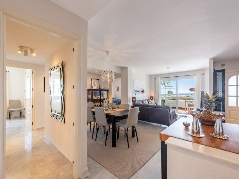 FOR SALE 🏡 Beachfront Apartment with Sea Views and Covered Terrace on the Promenade – San Pedro de Alcántara, Marbella 🇪🇸