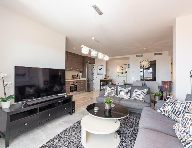FOR SALE 🏡 Beachfront Apartment with Sea Views and Covered Terrace on the Promenade – San Pedro de Alcántara, Marbella 🇪🇸