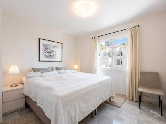 FOR SALE 🏡 Beachfront Apartment with Sea Views and Covered Terrace on the Promenade – San Pedro de Alcántara, Marbella 🇪🇸