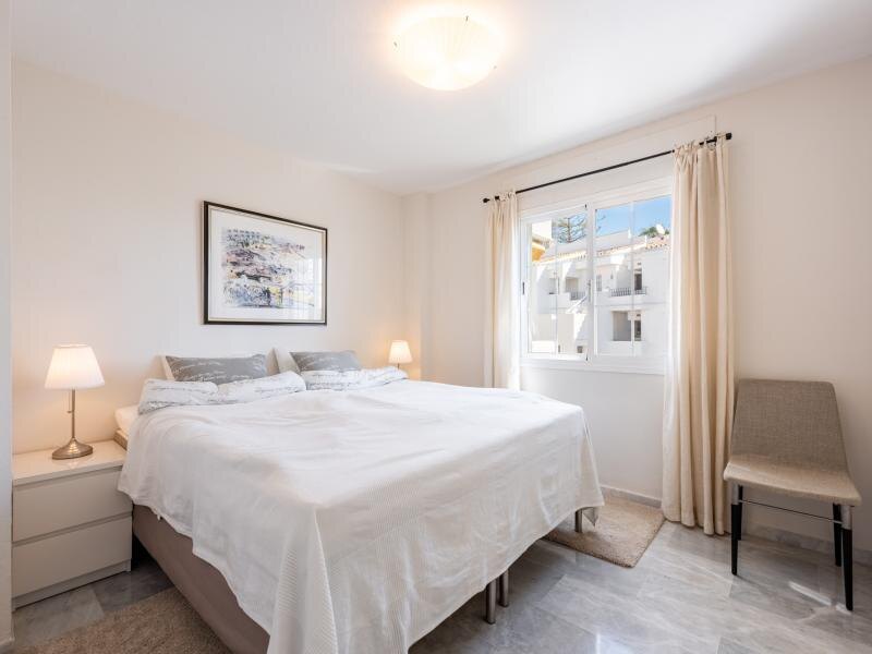 FOR SALE 🏡 Beachfront Apartment with Sea Views and Covered Terrace on the Promenade – San Pedro de Alcántara, Marbella 🇪🇸