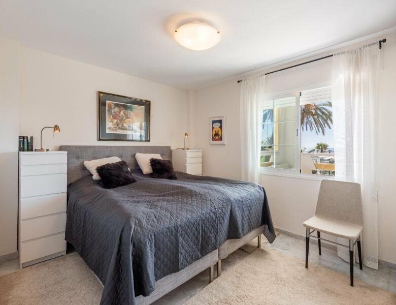 FOR SALE 🏡 Beachfront Apartment with Sea Views and Covered Terrace on the Promenade – San Pedro de Alcántara, Marbella 🇪🇸