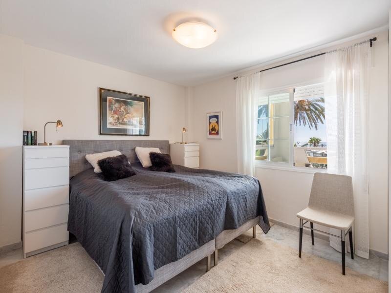 FOR SALE 🏡 Beachfront Apartment with Sea Views and Covered Terrace on the Promenade – San Pedro de Alcántara, Marbella 🇪🇸