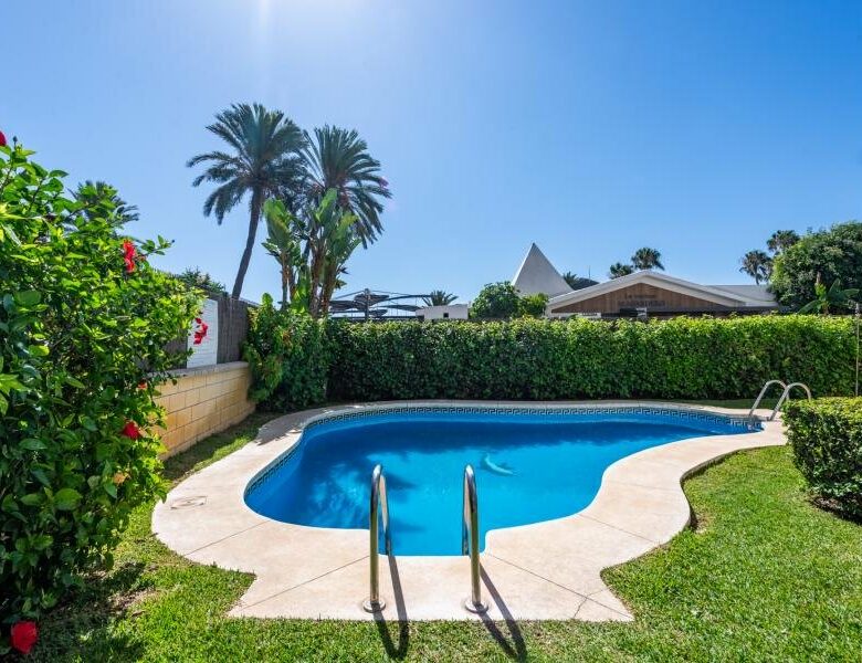 FOR SALE 🏡 Beachfront Apartment with Sea Views and Covered Terrace on the Promenade – San Pedro de Alcántara, Marbella 🇪🇸