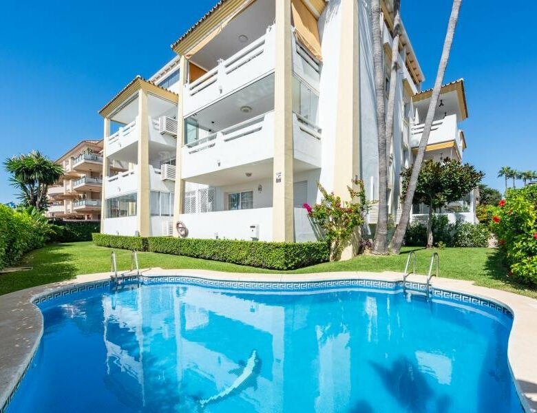 FOR SALE 🏡 Beachfront Apartment with Sea Views and Covered Terrace on the Promenade – San Pedro de Alcántara, Marbella 🇪🇸
